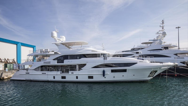 Yacht Charter SEVEN