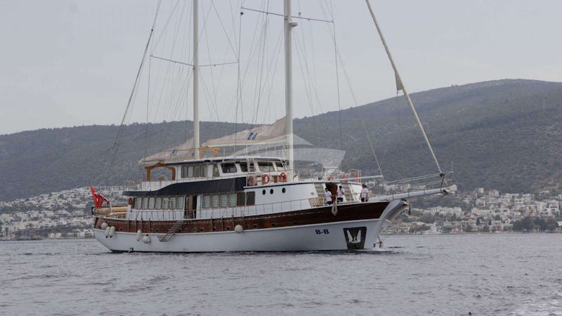 Yacht Charter ATHENA