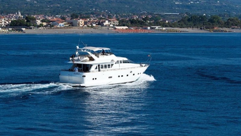 Yacht Charter CLAUDIA AMBER