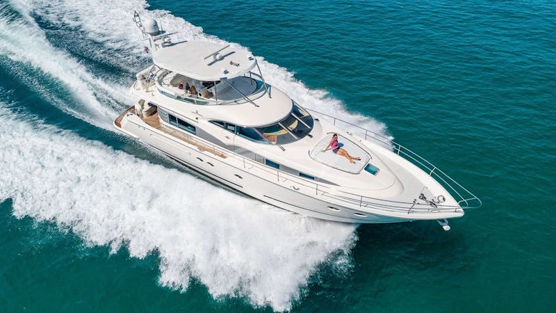 Yacht Charter MAXIMUS