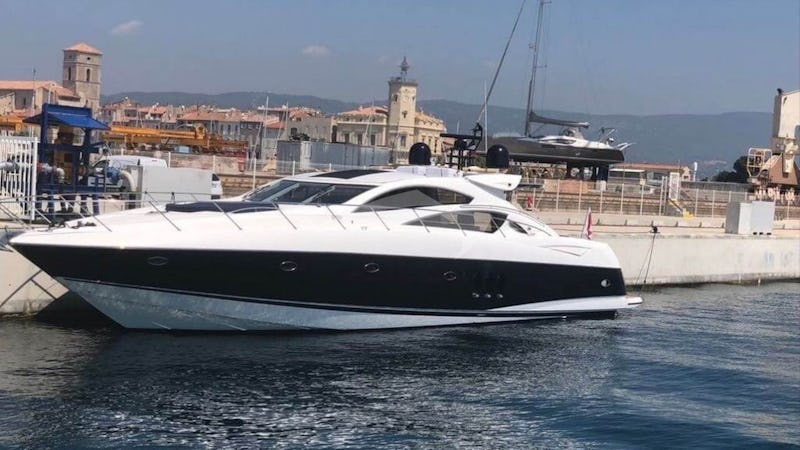 Yacht Charter ELLE I