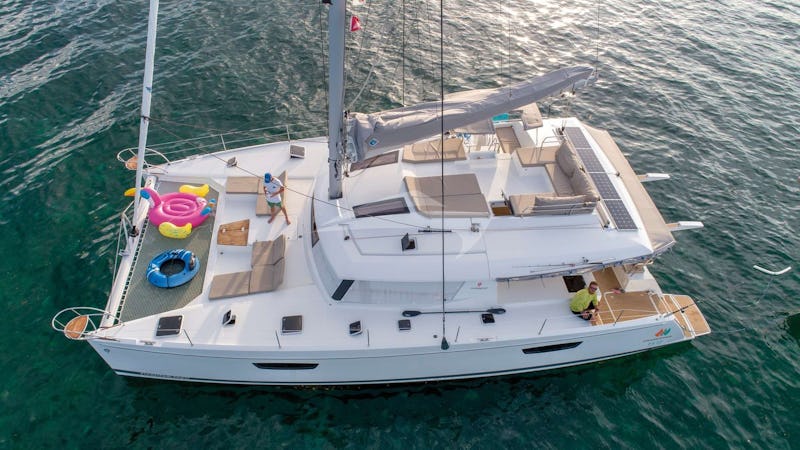 Yacht Charter CRUISING TW52