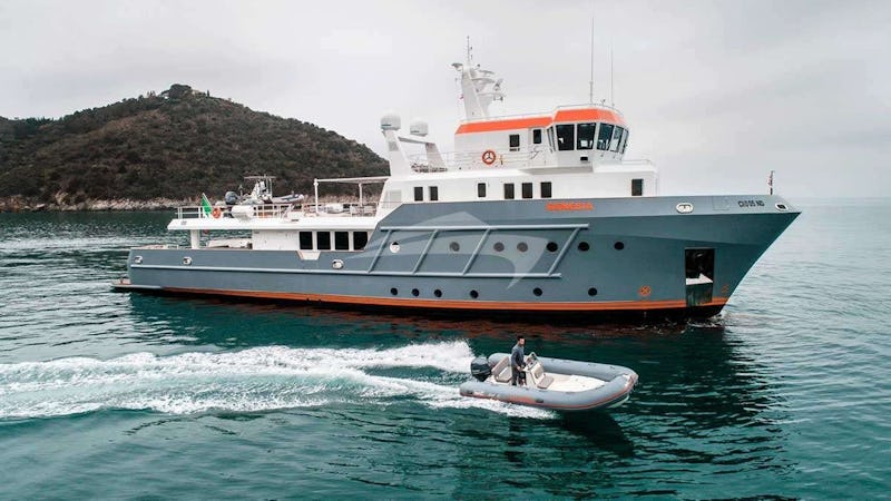 Yacht Charter GENESIA