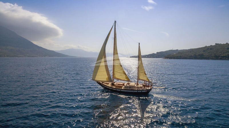 Yacht Charter PROVIDENCA