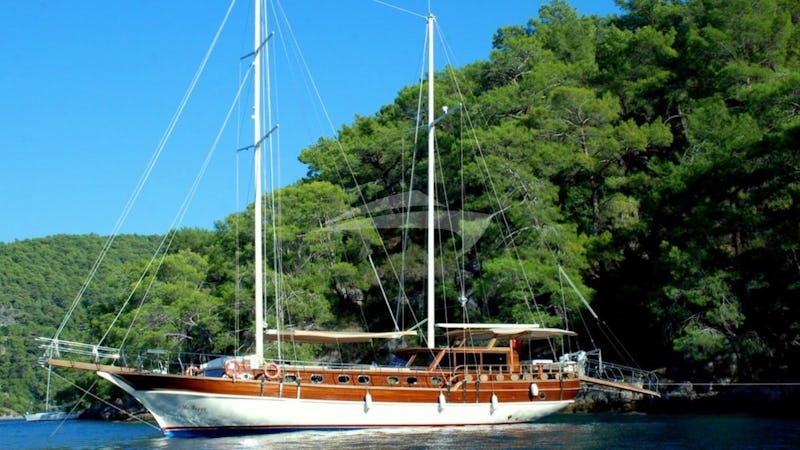 Yacht Charter BE HAPPY