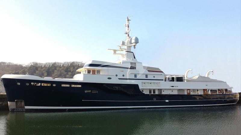 Yacht Charter STEEL