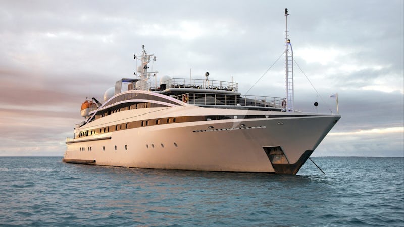 Yacht Charter ELEGANT 007