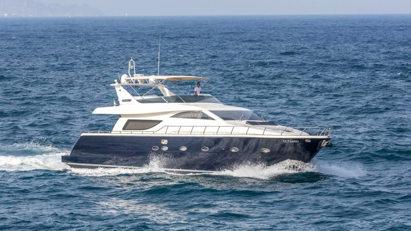Yacht Charter BLUE ICE