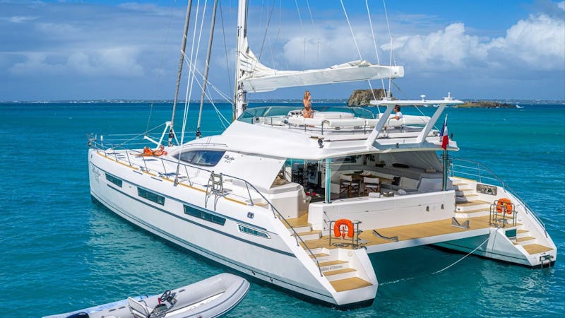 Yacht Charter SUR L'EAU