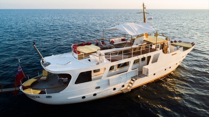 Yacht Charter ENTRANCER