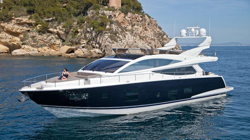 Yacht Charter SHINJU