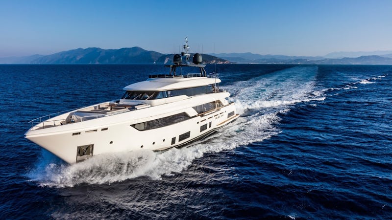 Yacht Charter DECEMBER SIX