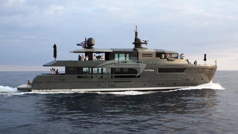 Yacht Charter TORTOISE