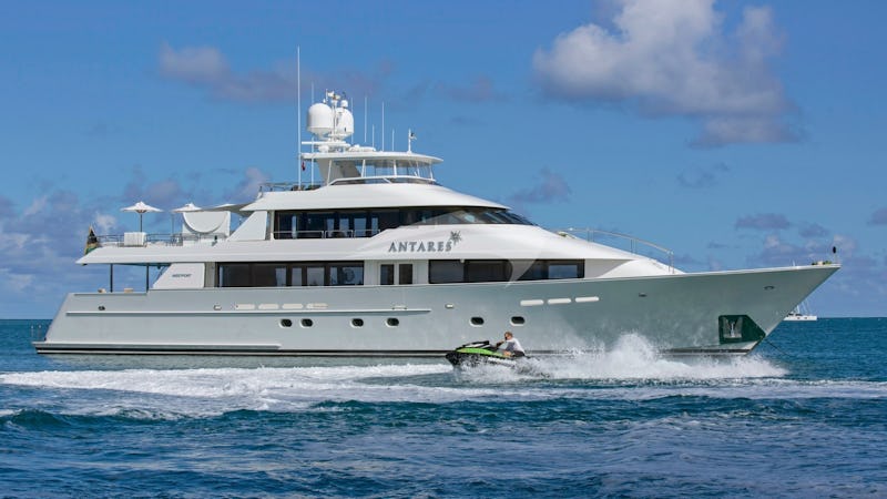 Yacht Charter ANTARES