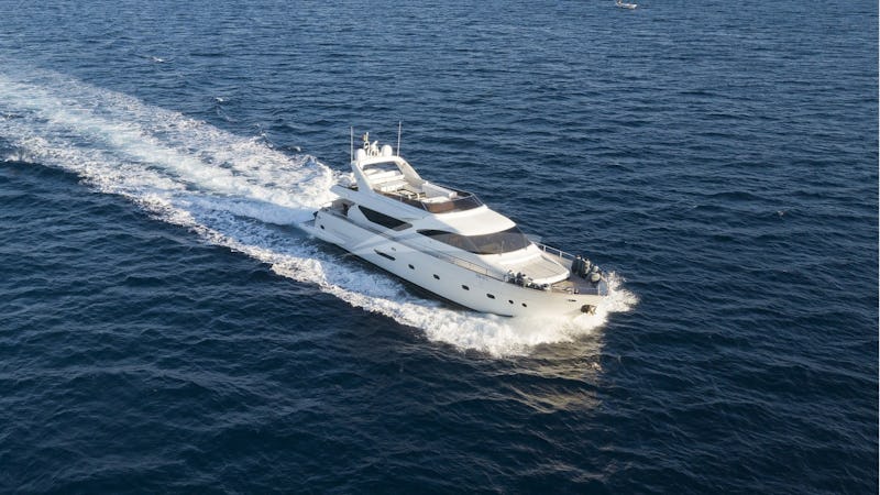 Yacht Charter HAPPY FEET