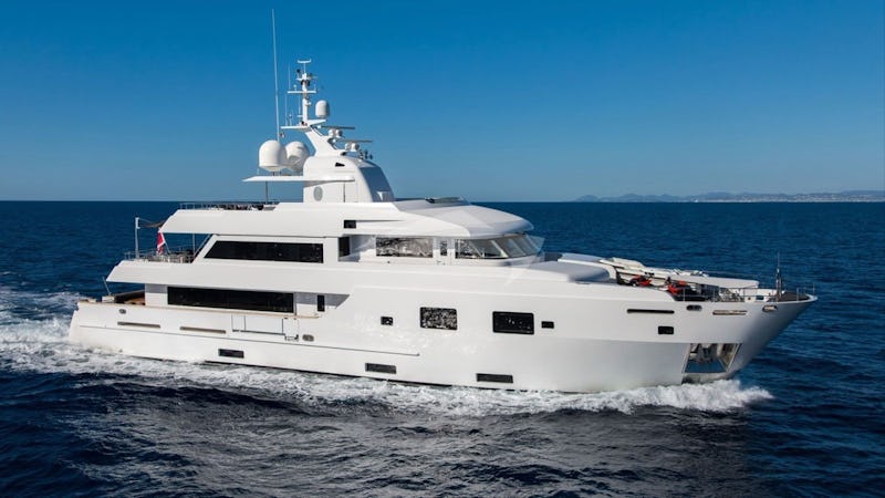 Yacht Charter TOMMY BELLE