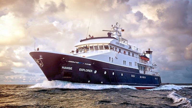 HANSE EXPLORER running shot