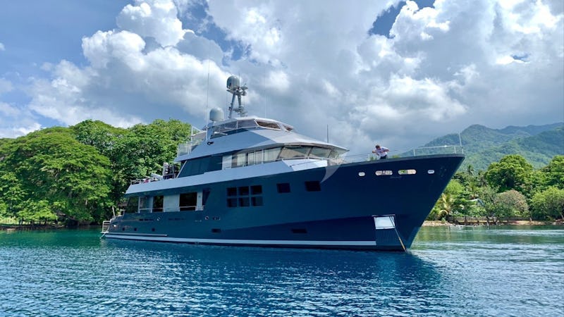 Yacht Charter AKIKO