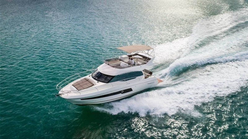Yacht Charter ADUDU 2