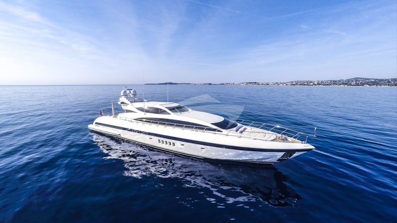 Yacht Charter SERENADA