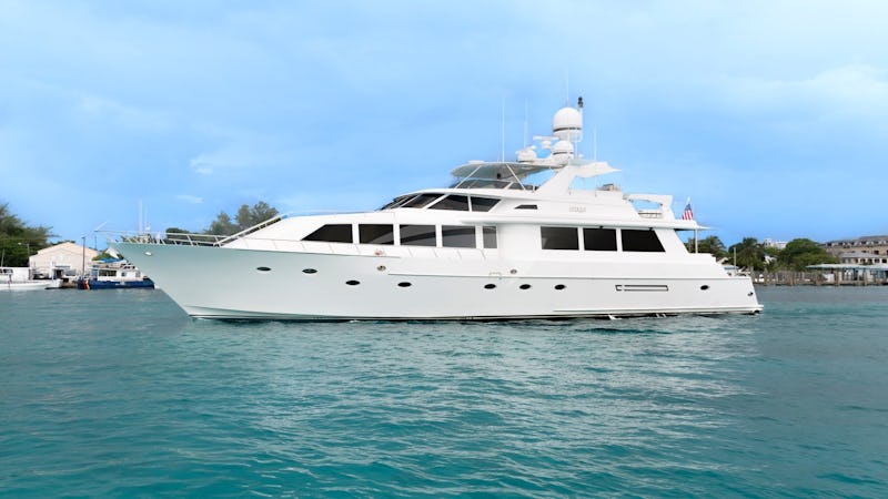 Yacht Charter CRU