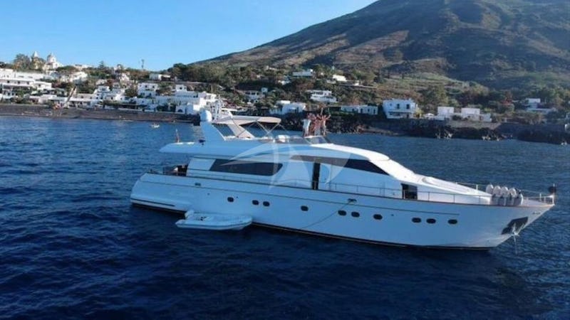 Yacht Charter MAZUKI