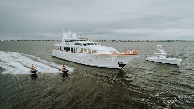 Yacht Charter SUP