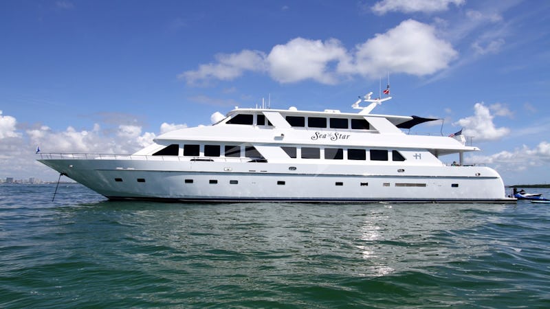 Yacht Charter SEA STAR