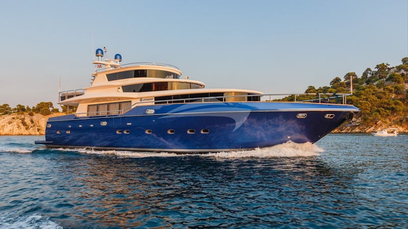 Yacht Charter JOHNSON BABY