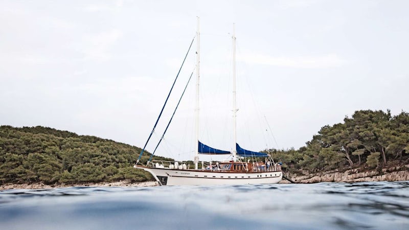 Yacht Charter LUOPAN