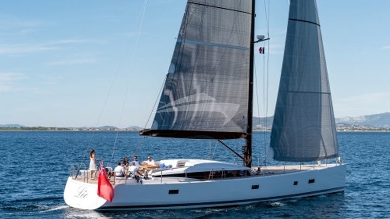 Yacht Charter J SIX