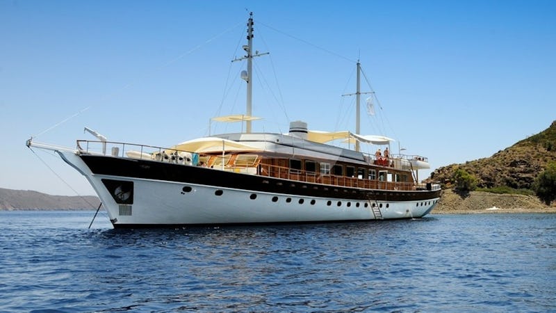 Yacht Charter ELARA 1