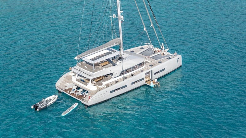 Yacht Charter THUNDERBOLT