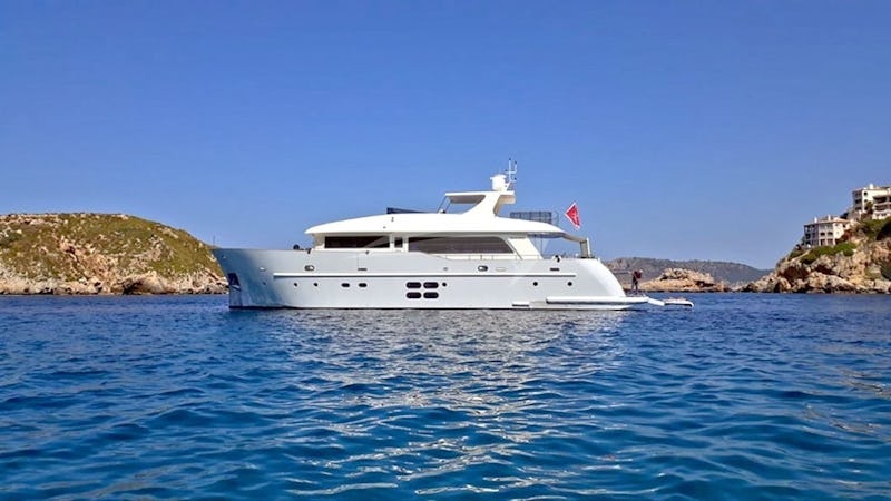 Yacht Charter MR. GU