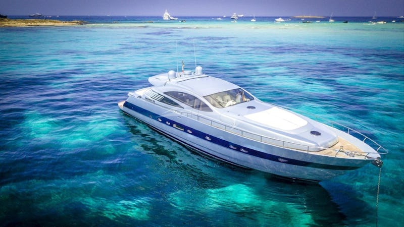 Yacht Charter VANQUISH