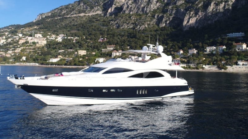 Yacht Charter EXCELERATE Z