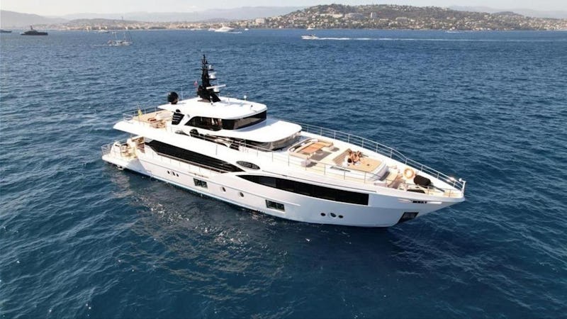 Yacht Charter SAVE YOUR TEARS