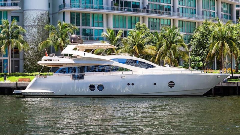 Yacht Charter KAERU