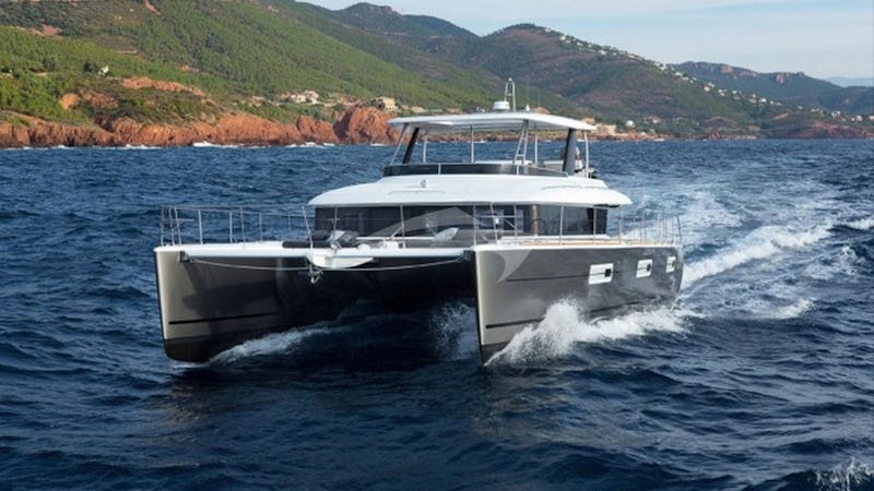 Yacht Charter LONG MONDAY