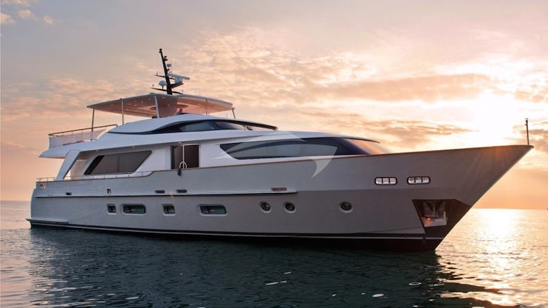 Yacht Charter SANLORENZO SD 92