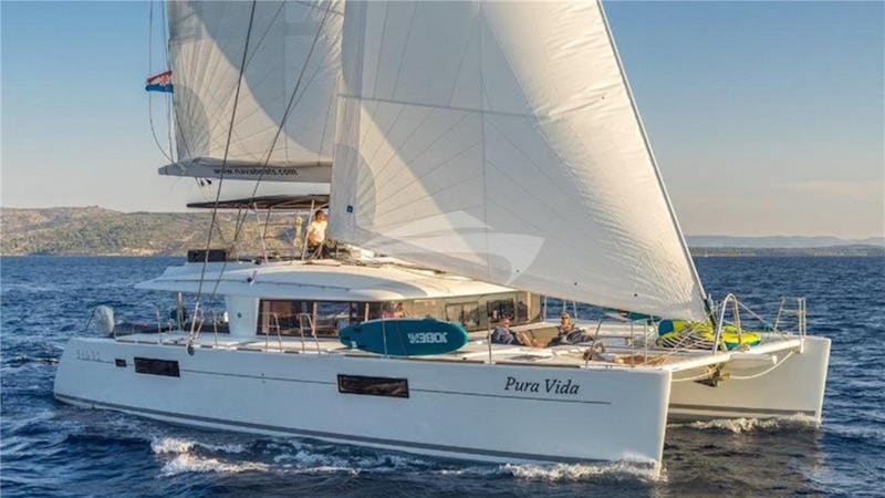 Yacht Charter PURA VIDA