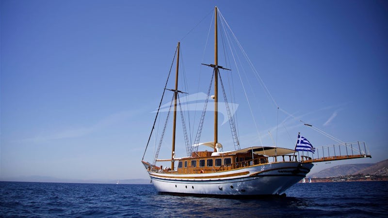 Yacht Charter HERMINA