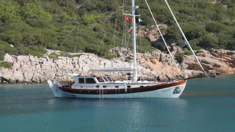 Yacht Charter HAYAL 62