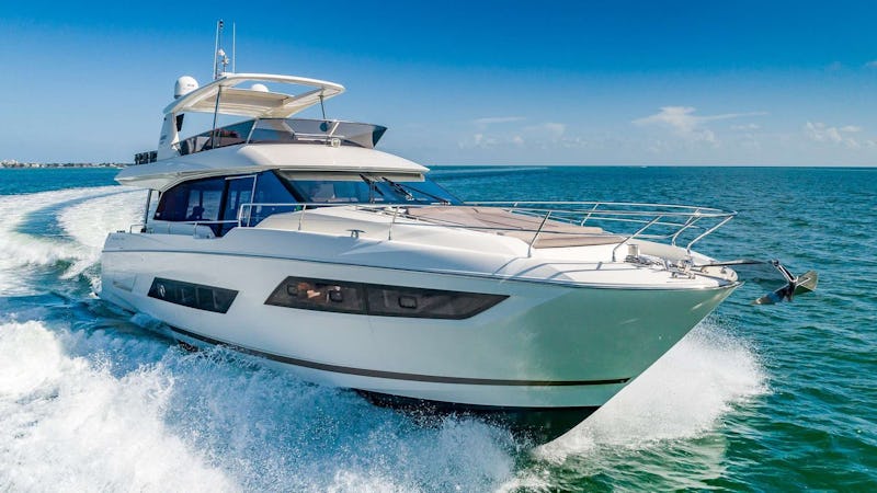 Yacht Charter HELLOOO