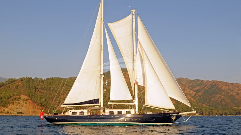 Yacht Charter OFELIA