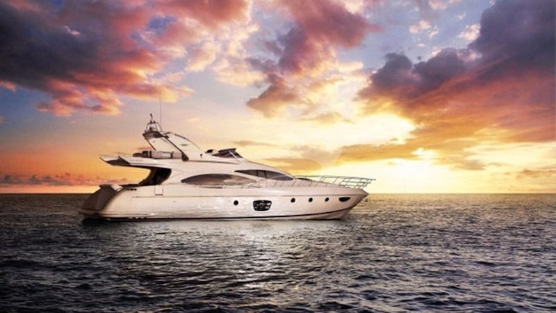 Yacht Charter GENIUM