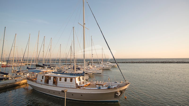 Yacht Charter COSMOS