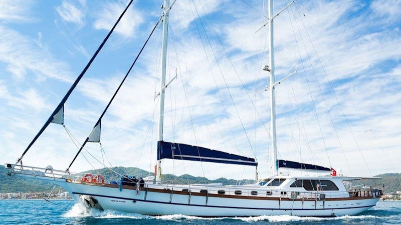 Yacht Charter WHITE ROSE