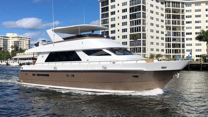 Yacht Charter FRIVOLOUS