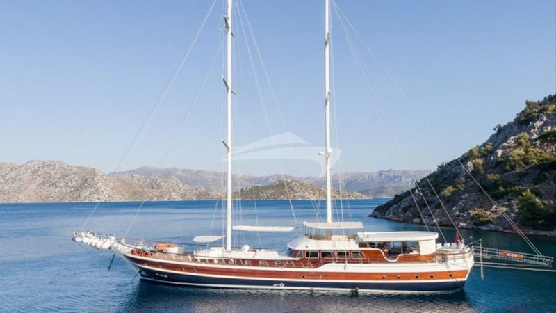 Yacht Charter HALCON DEL MAR
